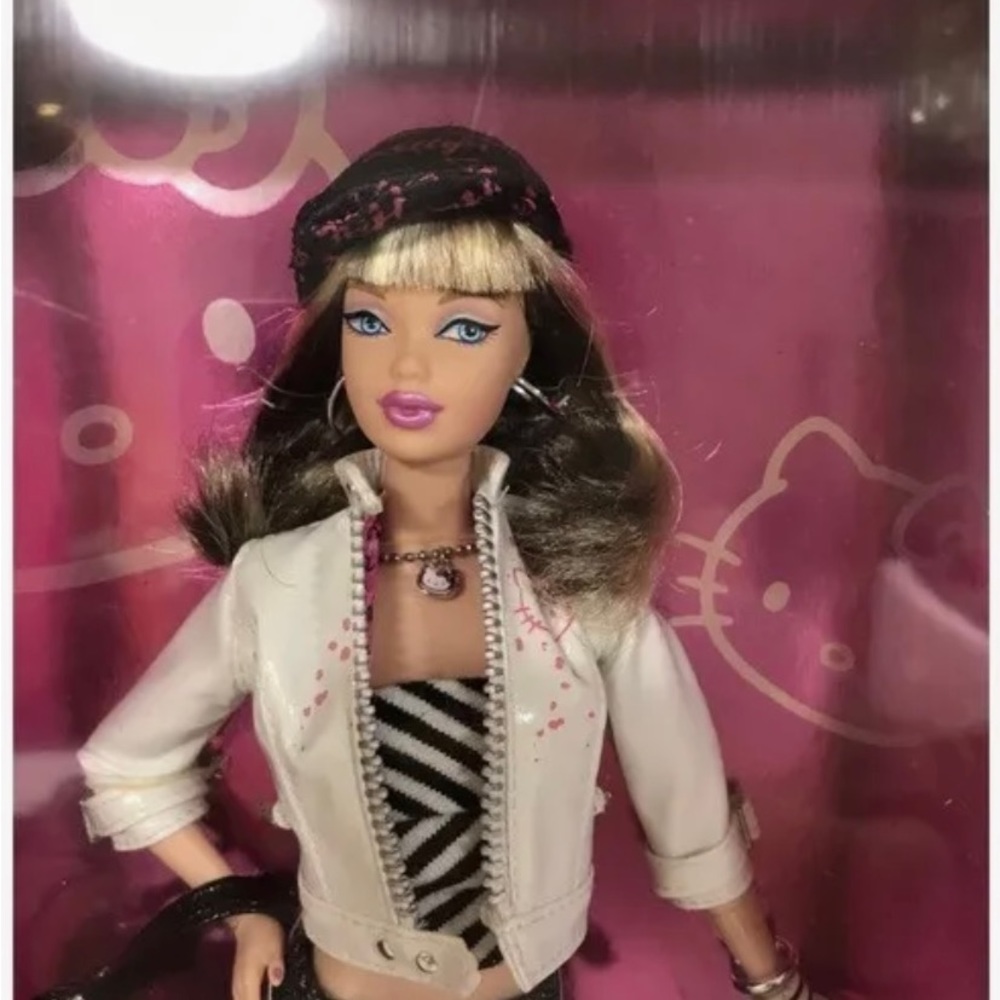 Hello Kitty Barbie - Picture 2 of 4